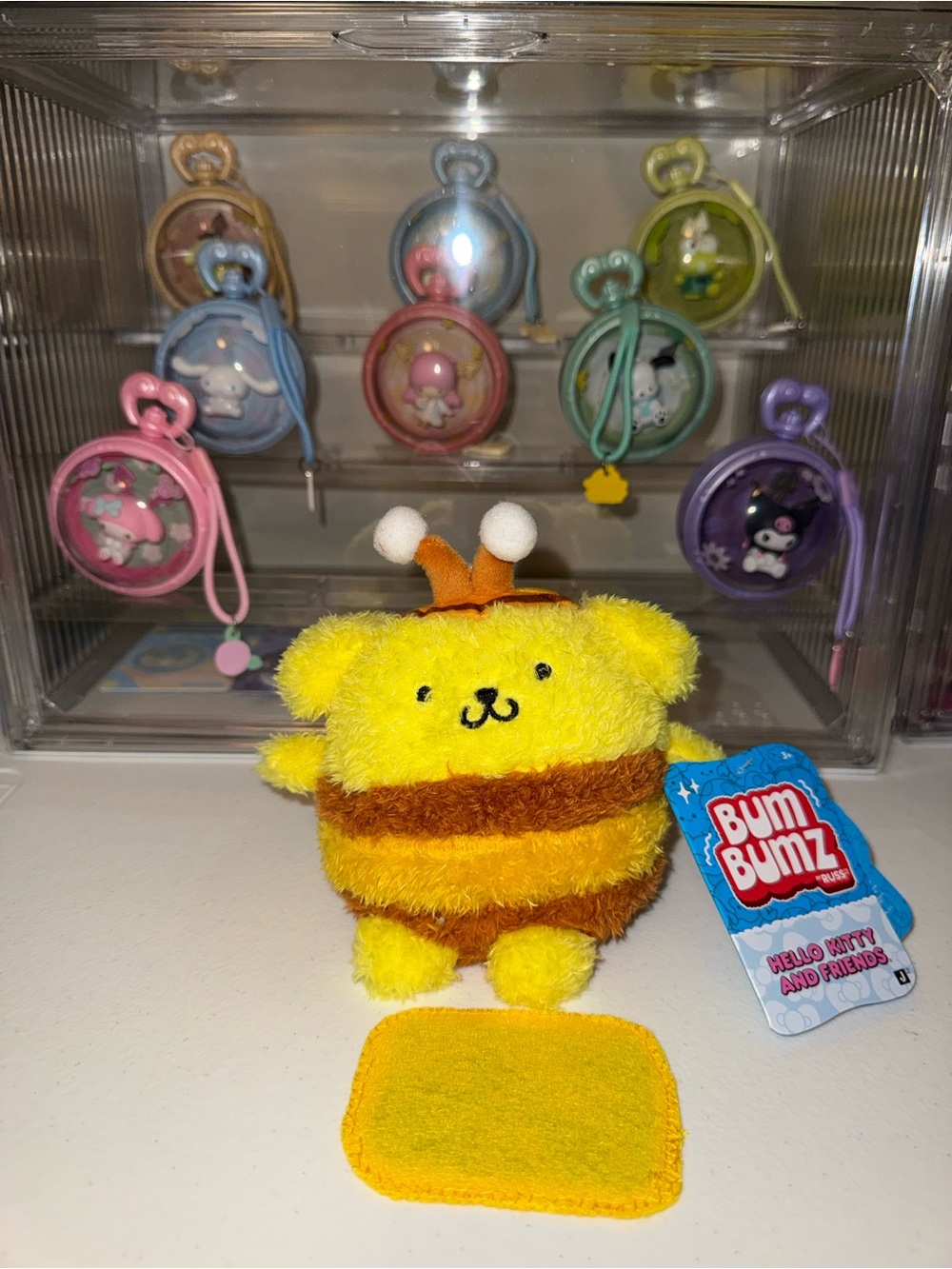 Hello Kitty Pompompurin Magnetic Shoulder Plush 6”